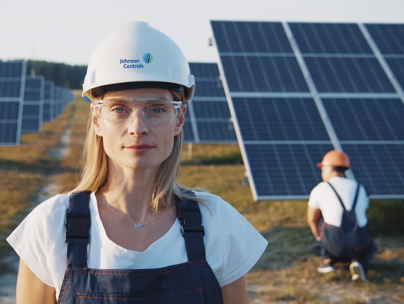 female-employee-solar-power-plant